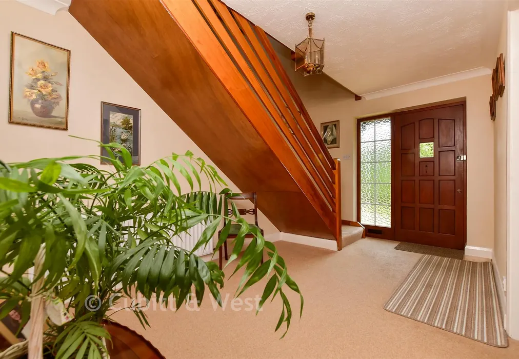 Entrance Hall - Copthill Lane, Kingswood, Surrey - Wards of Kent