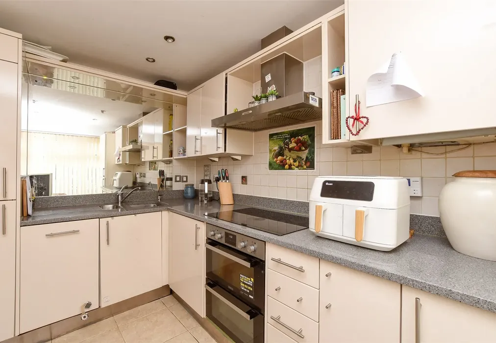 Kitchen - Parritt Road, Redhill, Surrey - Wards of Kent