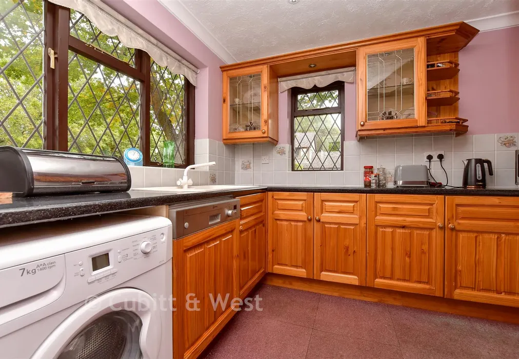 Kitchen - Penrose Road, Fetcham, Leatherhead, Surrey - Wards of Kent