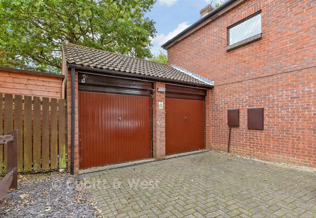 Garage - Penrose Road, Fetcham, Leatherhead, Surrey - Wards of Kent