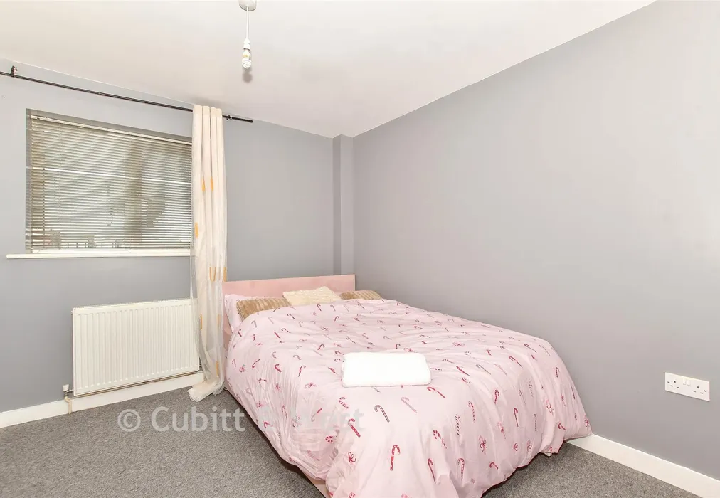 Bedroom 2 - Elm Grove, Southsea, Hampshire - Wards of Kent