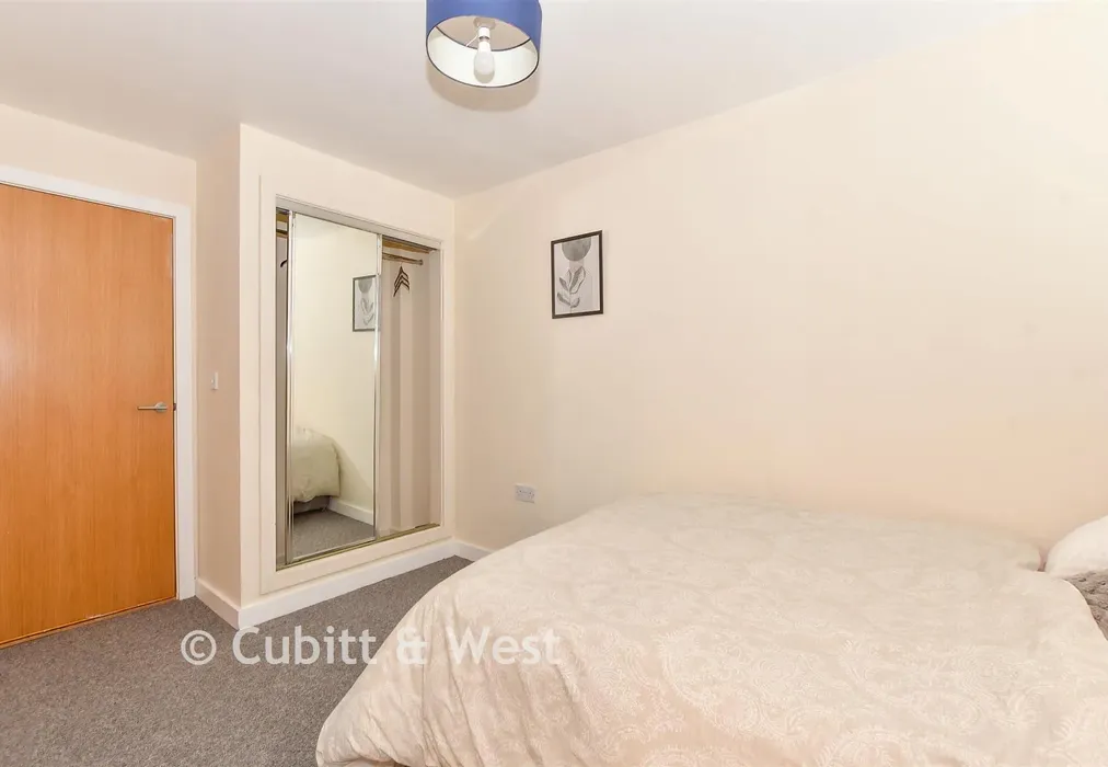 Bedroom 1 - Elm Grove, Southsea, Hampshire - Wards of Kent