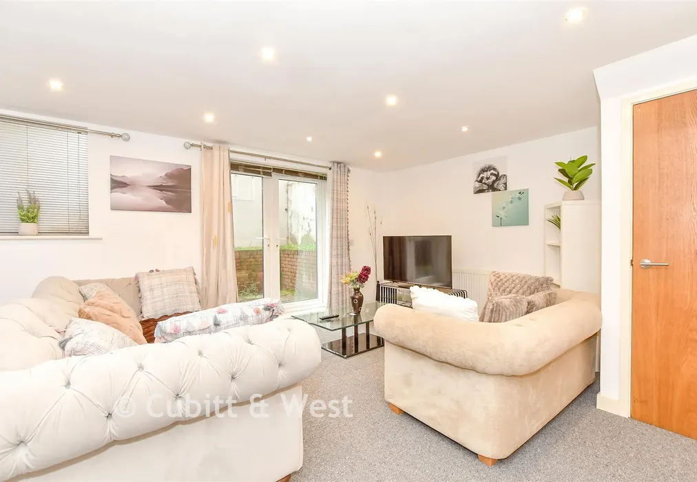 Lounge - Elm Grove, Southsea, Hampshire - Wards of Kent