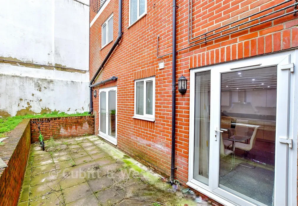 Rear Garden - Elm Grove, Southsea, Hampshire - Wards of Kent