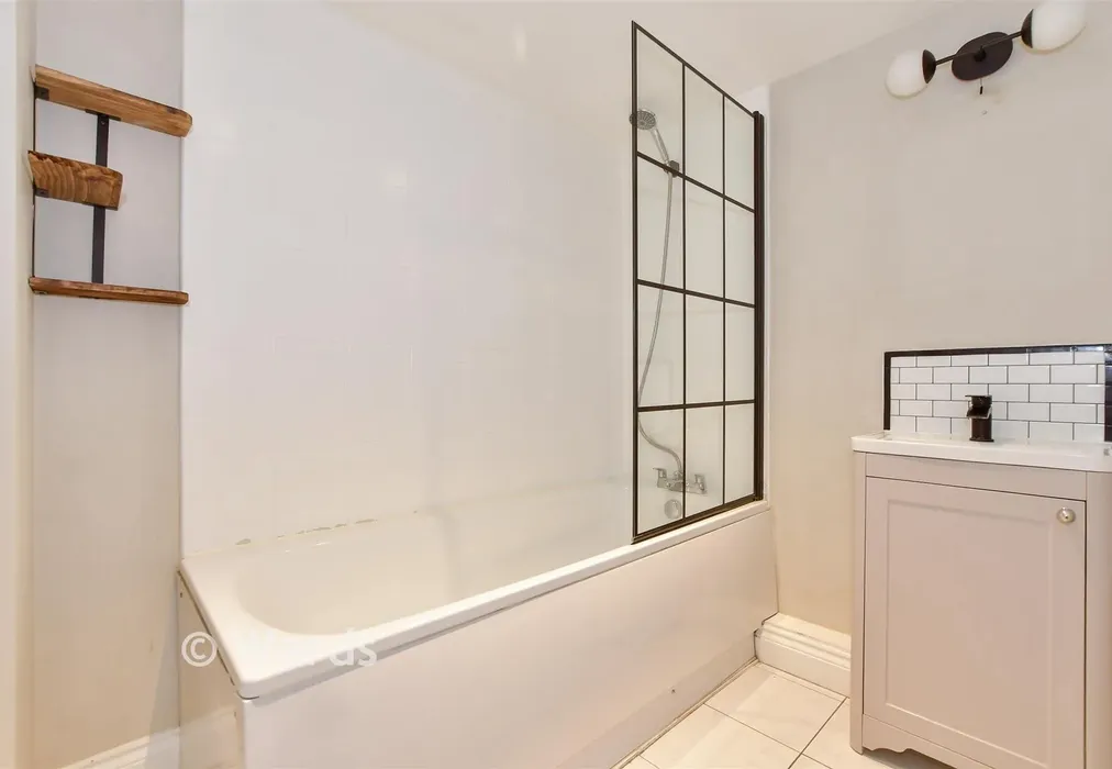 Bathroom - London Road, Teynham, Kent - Wards of Kent