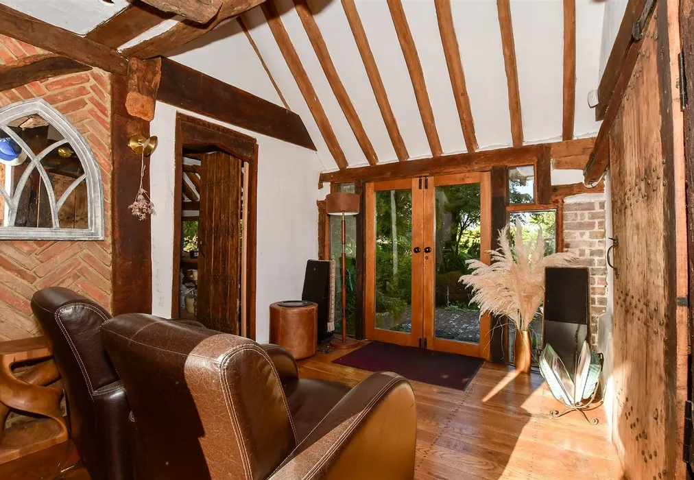 Hallway - Snatts Road, Uckfield, East Sussex - Wards of Kent