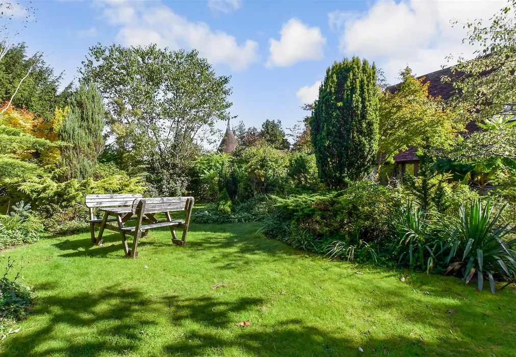 Rear Garden - Snatts Road, Uckfield, East Sussex - Wards of Kent