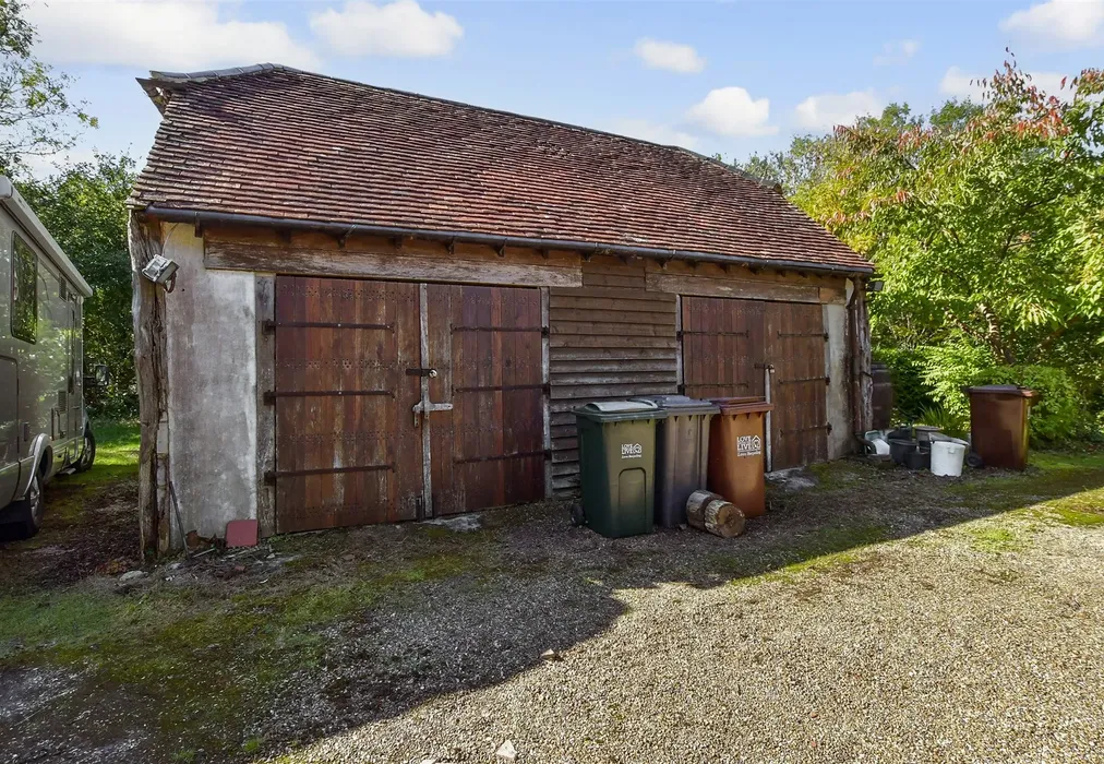 Workshop/Outbuildings - Snatts Road, Uckfield, East Sussex - Wards of Kent
