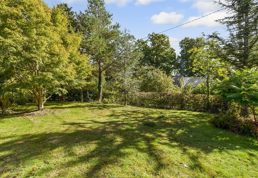 Front Garden - Snatts Road, Uckfield, East Sussex - Wards of Kent