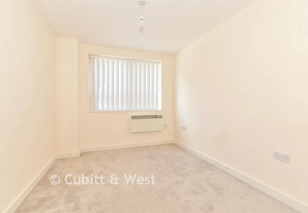 Bedroom 2 - Denne Parade, Horsham, West Sussex - Wards of Kent