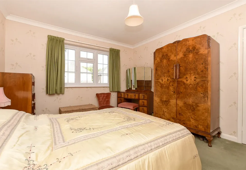 Bedroom 2 - Cronks Hill Close, Redhill, Surrey - Wards of Kent