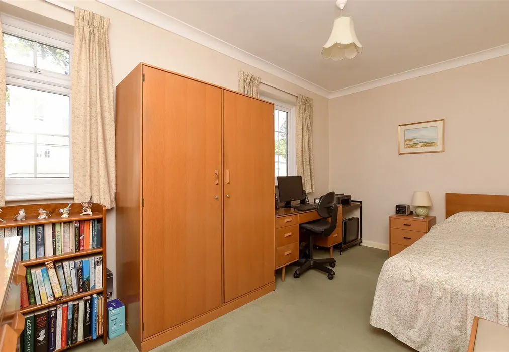 Bedroom 3 - Cronks Hill Close, Redhill, Surrey - Wards of Kent