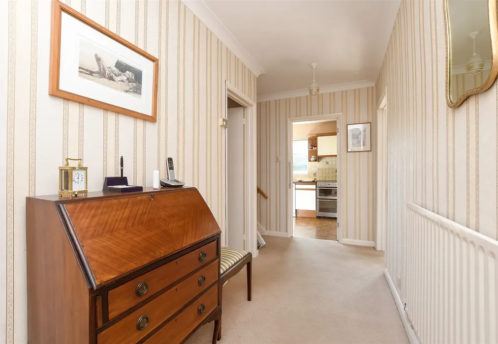 Entrance Hall - Cronks Hill Close, Redhill, Surrey - Wards of Kent