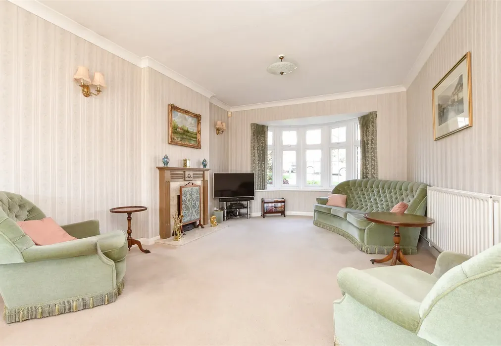 Lounge area - Cronks Hill Close, Redhill, Surrey - Wards of Kent