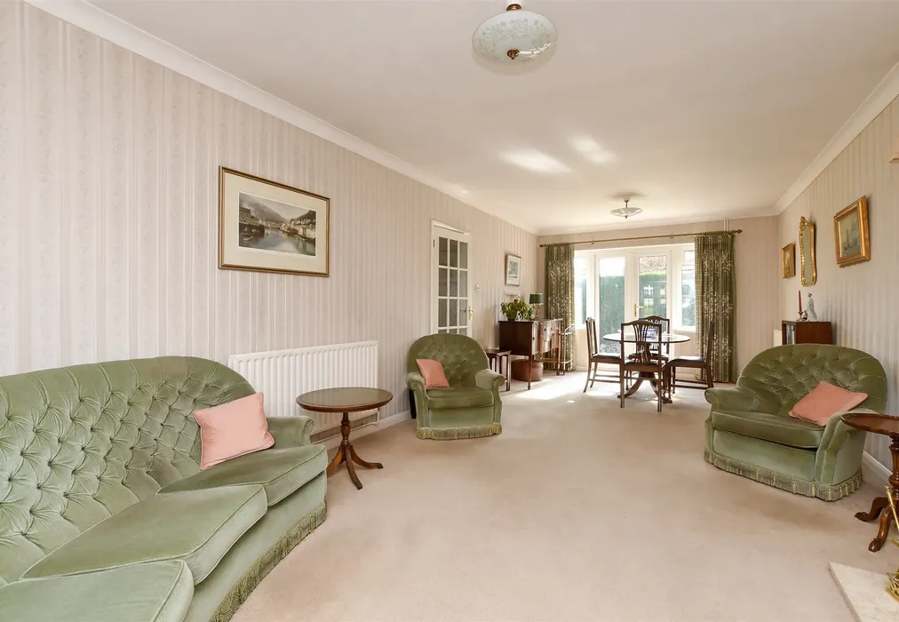 Lounge/Diner - Cronks Hill Close, Redhill, Surrey - Wards of Kent