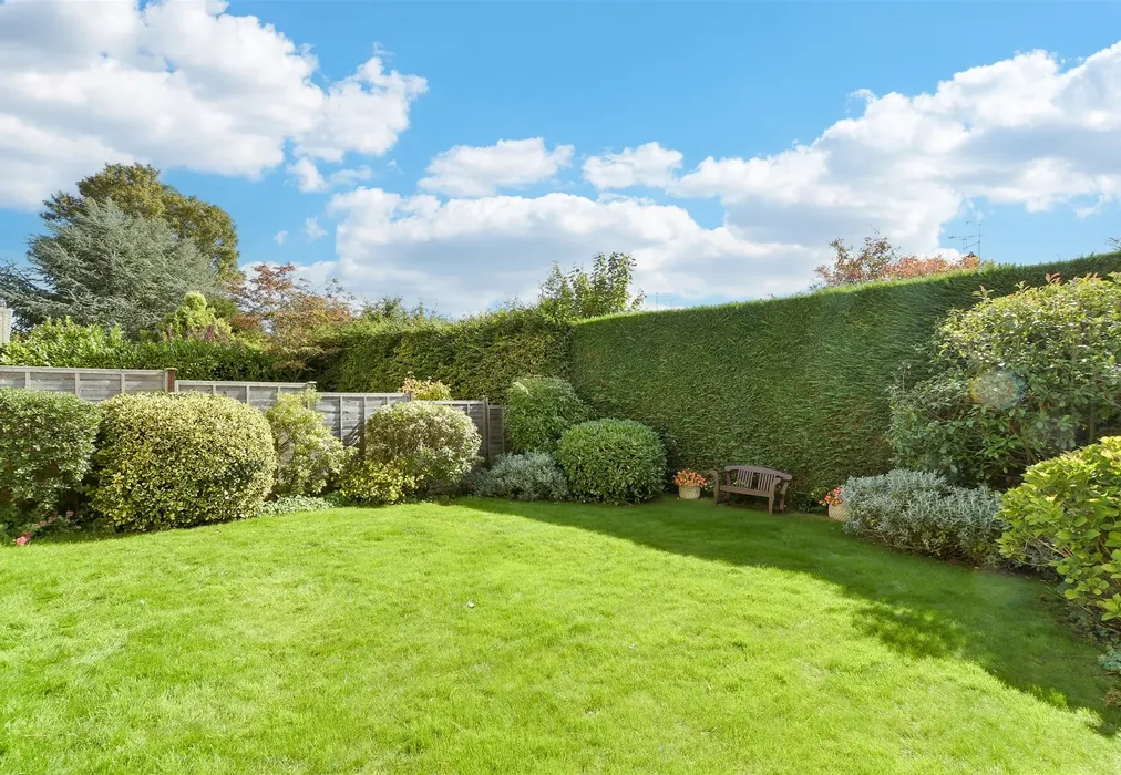 Rear Garden - Cronks Hill Close, Redhill, Surrey - Wards of Kent