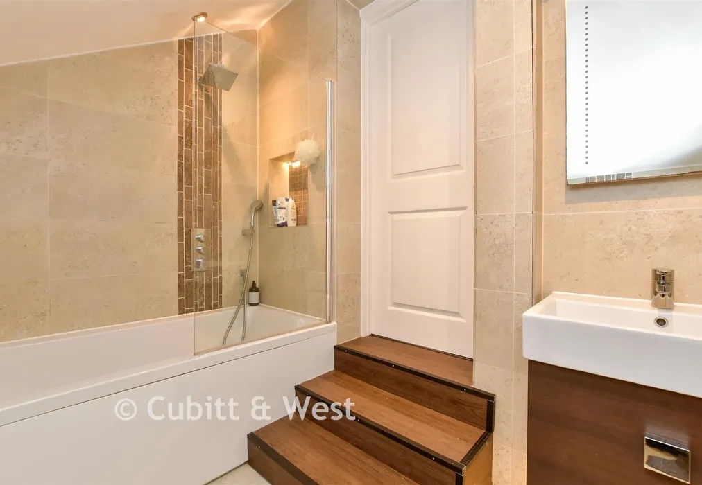 En-Suite Bathroom - Abbots Lane, Kenley, Surrey - Wards of Kent