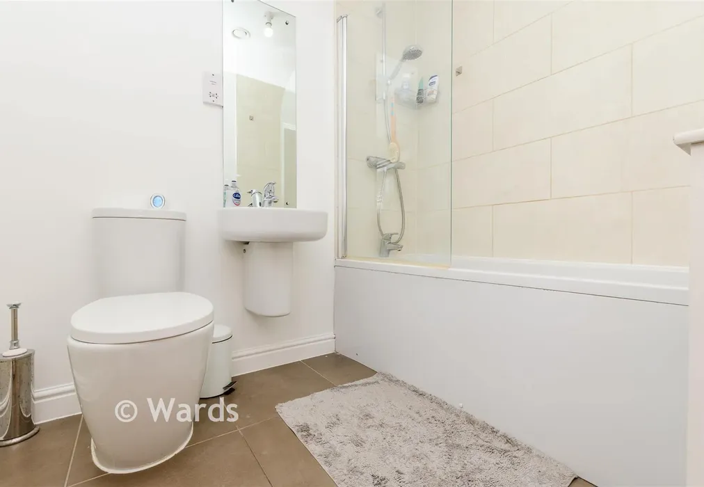 Bathroom - Rainbow Road, Erith, Kent - Wards of Kent
