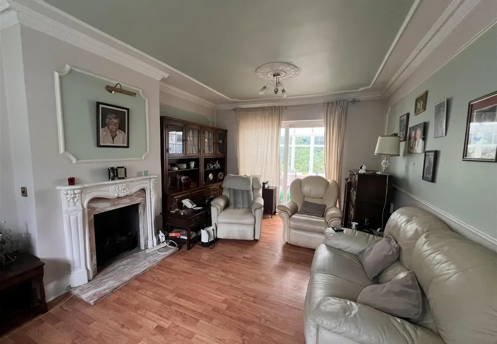 Lounge - Brancaster Lane, Purley, Surrey - Wards of Kent