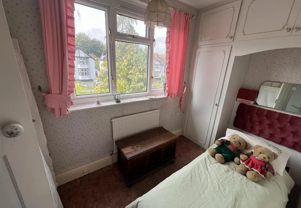 Bedroom - Brancaster Lane, Purley, Surrey - Wards of Kent