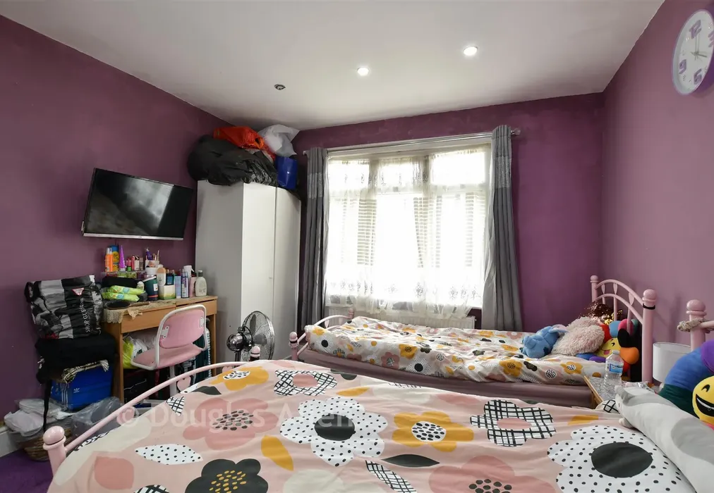 Bedroom 2 - Gordon Road, Ilford, Essex - Wards of Kent