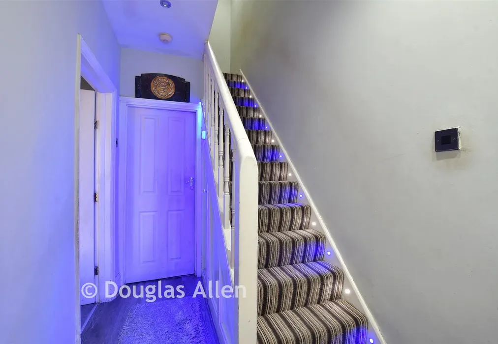 Hallway - Gordon Road, Ilford, Essex - Wards of Kent