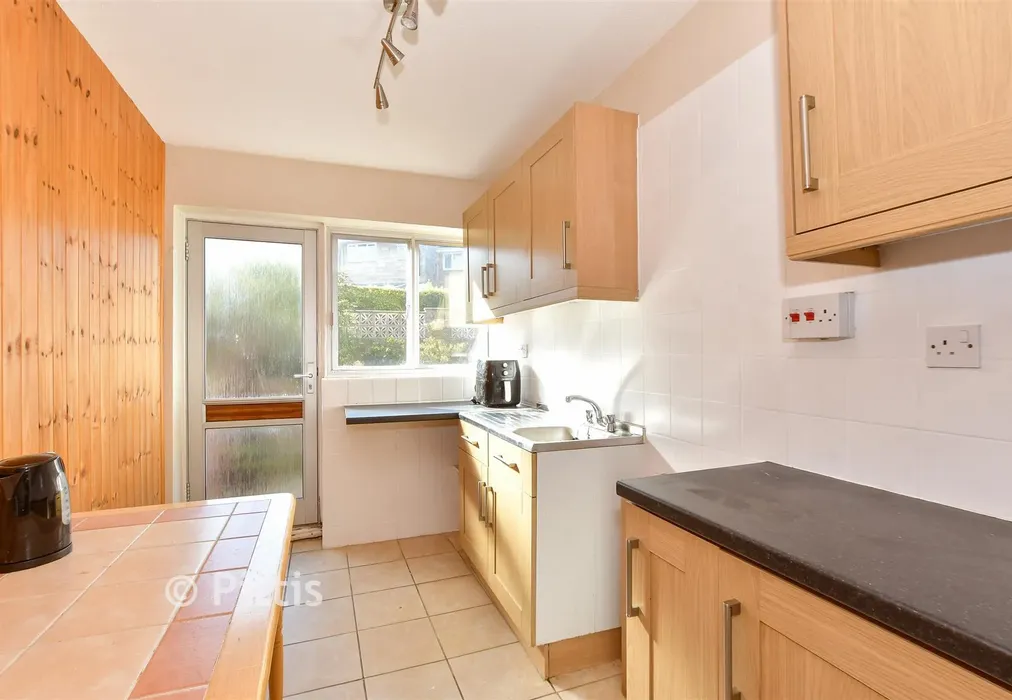 Kitchen - Westmill Road, Carisbrooke, Isle of Wight - Wards of Kent