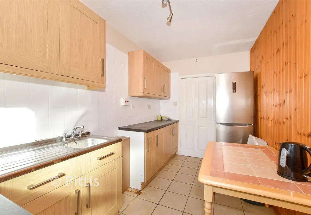 Kitchen - Westmill Road, Carisbrooke, Isle of Wight - Wards of Kent