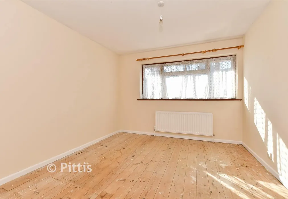 Bedroom 1 - Westmill Road, Carisbrooke, Isle of Wight - Wards of Kent