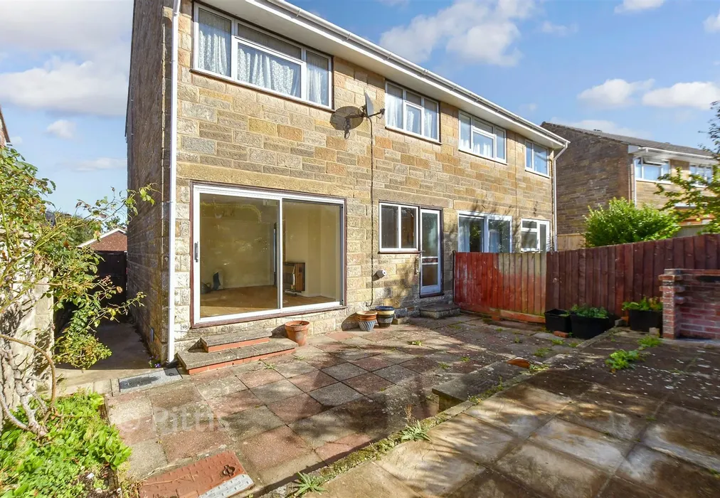 Rear Garden - Westmill Road, Carisbrooke, Isle of Wight - Wards of Kent