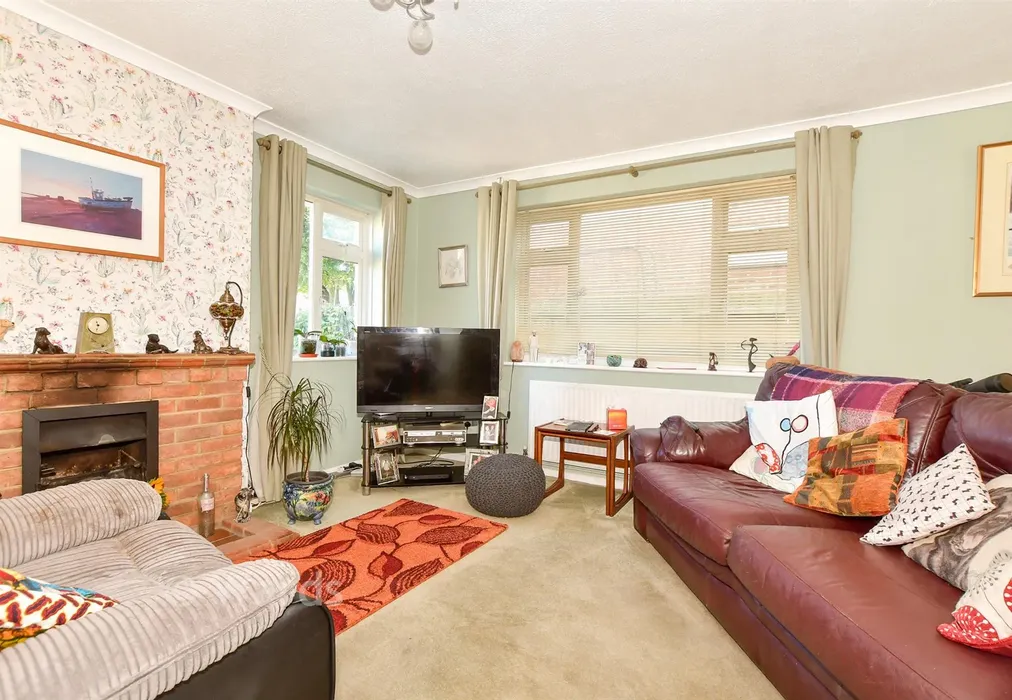 Lounge - Newington Road, Peene, Kent - Wards of Kent