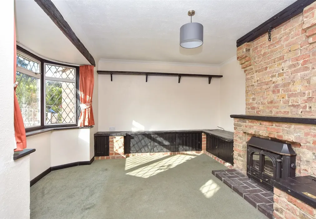 Lounge - Main Road, cooling, Rochester, Kent - Wards of Kent