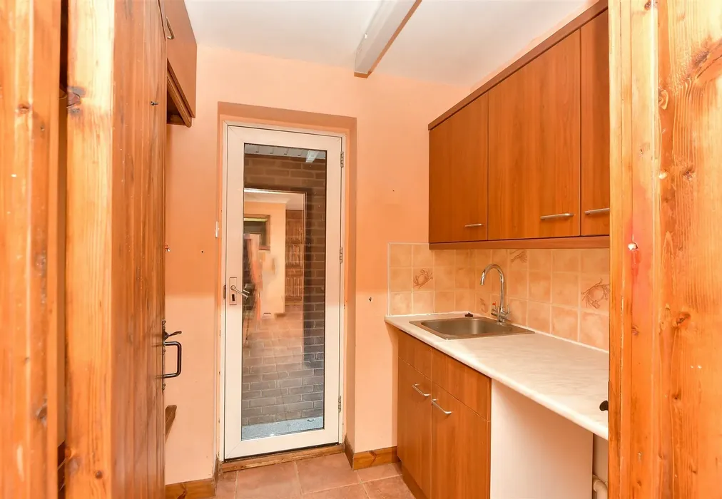 Utility Room - Main Road, cooling, Rochester, Kent - Wards of Kent