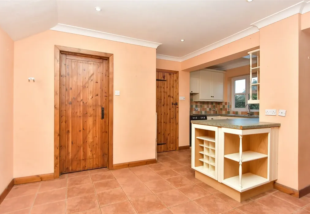 Family  Area - Main Road, cooling, Rochester, Kent - Wards of Kent