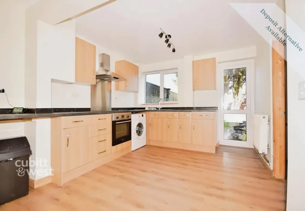 Kitchen - Southgate Drive, Crawley, RH10 - Wards of Kent