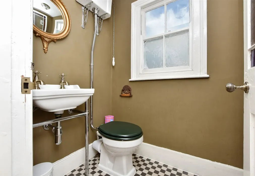 Cloakroom - Zion Place, Margate, Kent - Wards of Kent
