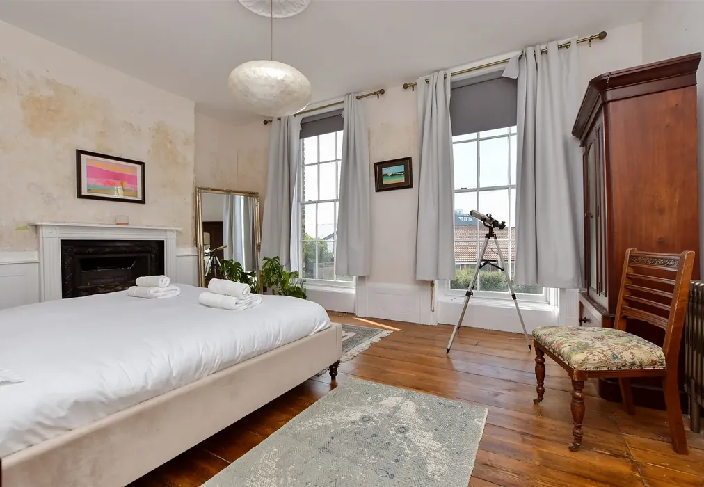 Bedroom 1 - Zion Place, Margate, Kent - Wards of Kent