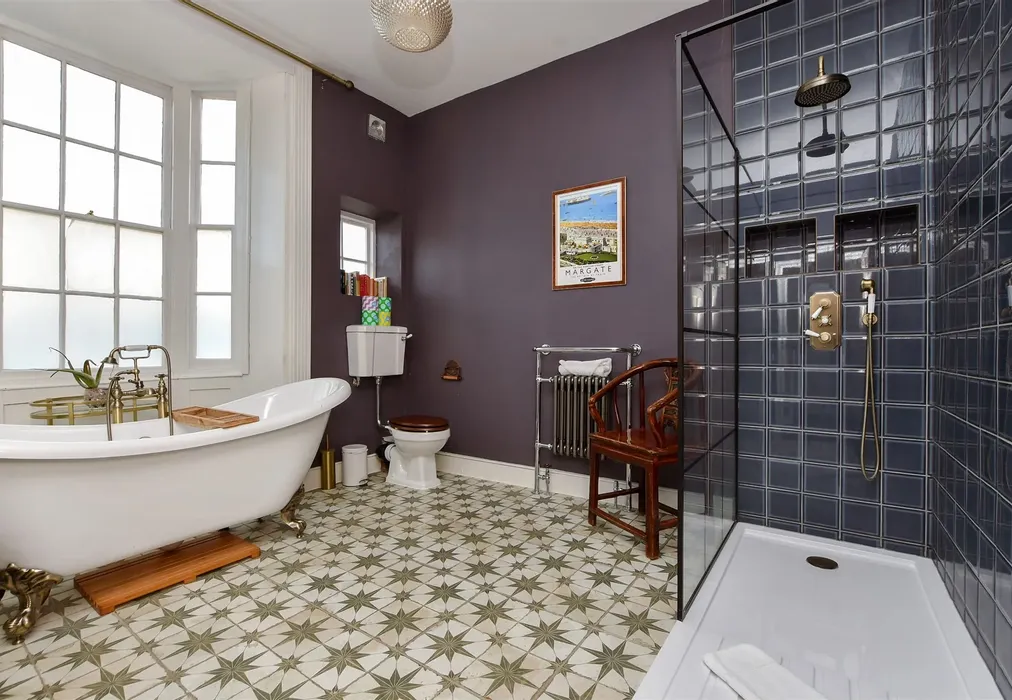 Bathroom - Zion Place, Margate, Kent - Wards of Kent