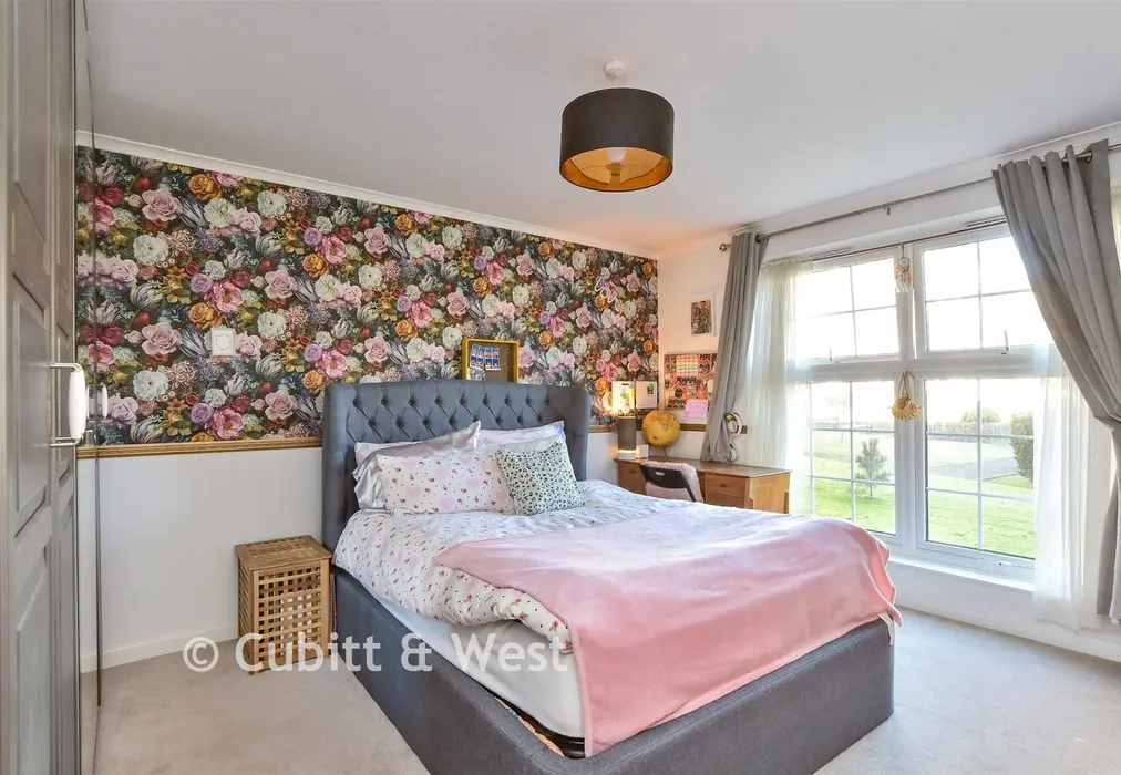 Bedroom 1 - Withdean Rise, Brighton, East Sussex - Wards of Kent