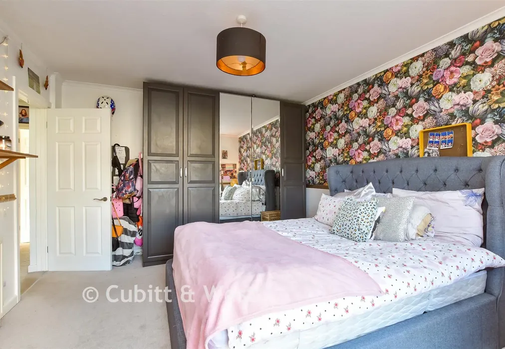 Bedroom 1 - Withdean Rise, Brighton, East Sussex - Wards of Kent