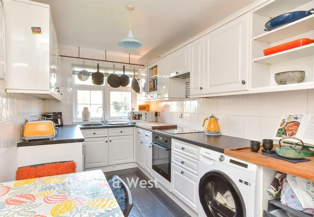 Kitchen - Withdean Rise, Brighton, East Sussex - Wards of Kent