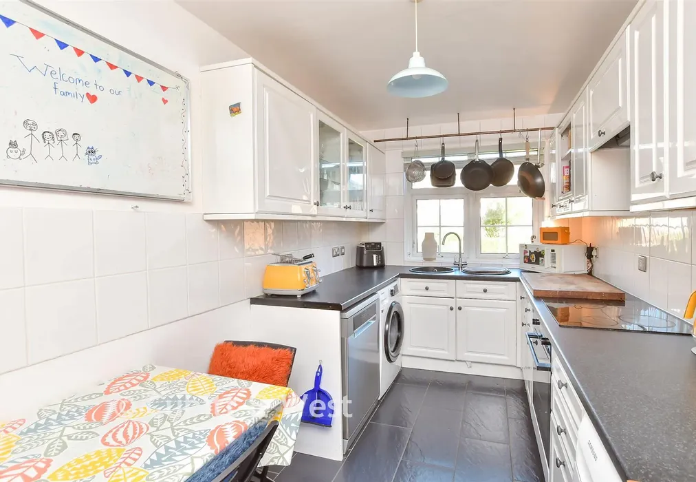 Kitchen - Withdean Rise, Brighton, East Sussex - Wards of Kent