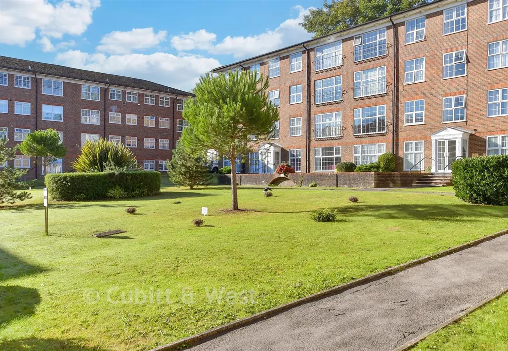 Communal Gardens - Withdean Rise, Brighton, East Sussex - Wards of Kent