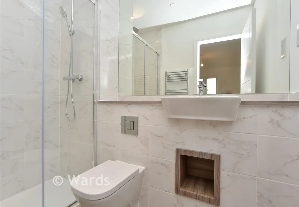 En-Suite - Faversham Lakes, Faversham, Kent - Wards of Kent