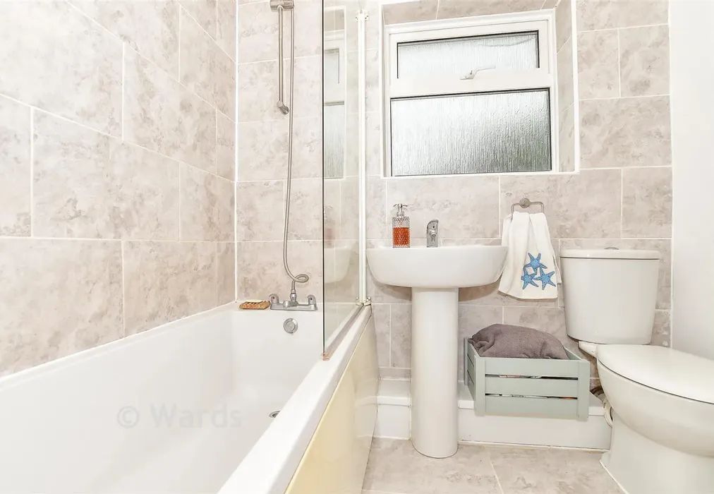 Bathroom - Knowles Walk, Staplehurst, Tonbridge, Kent - Wards of Kent