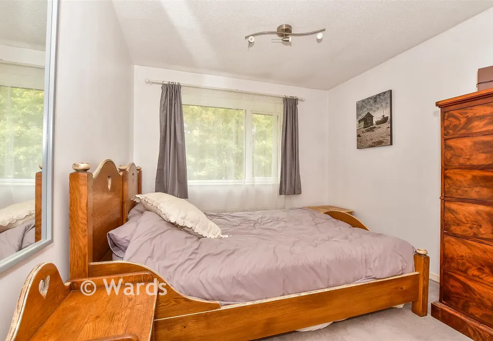 Bedroom 1 - Knowles Walk, Staplehurst, Tonbridge, Kent - Wards of Kent
