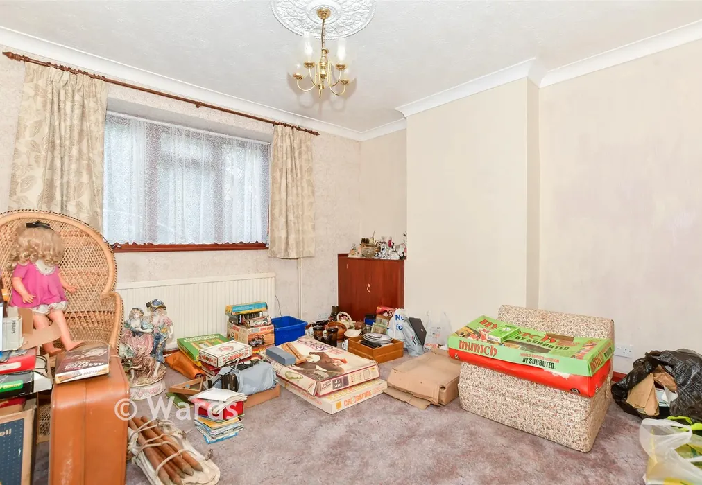 Lounge - Giddy Horn Lane, Maidstone, Kent - Wards of Kent