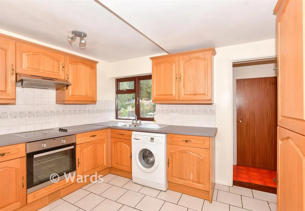 Kitchen - Giddy Horn Lane, Maidstone, Kent - Wards of Kent