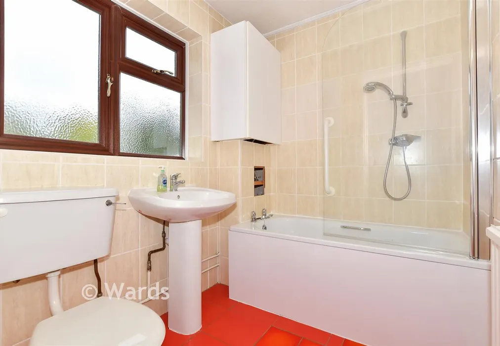 Bathroom - Giddy Horn Lane, Maidstone, Kent - Wards of Kent