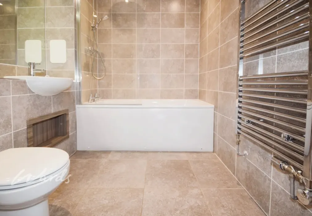 39271568-Bathroom - Brewers Square Dartford DA1 - Wards of Kent
